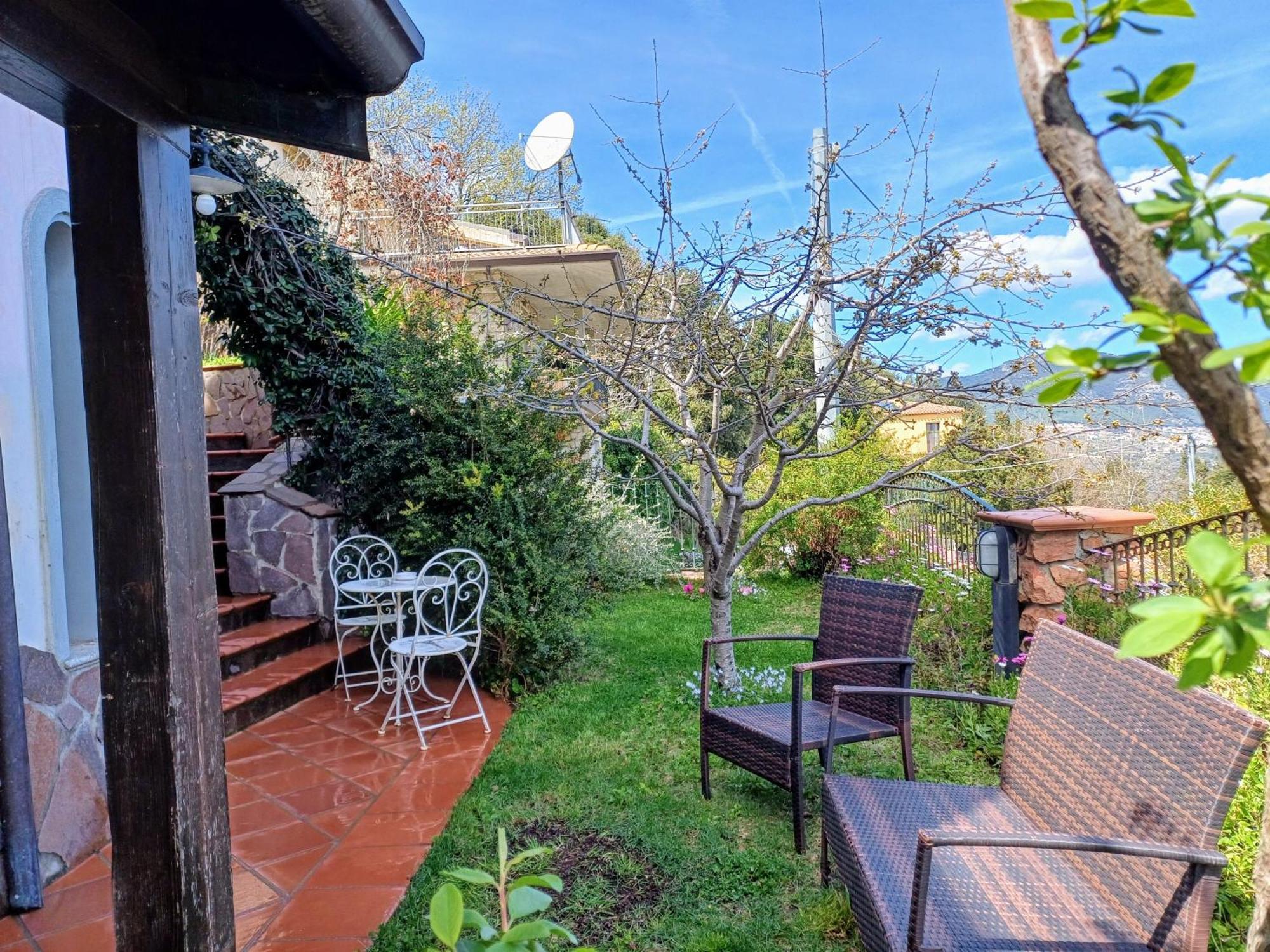 Monti E Mare Bed & Breakfast Lanusei